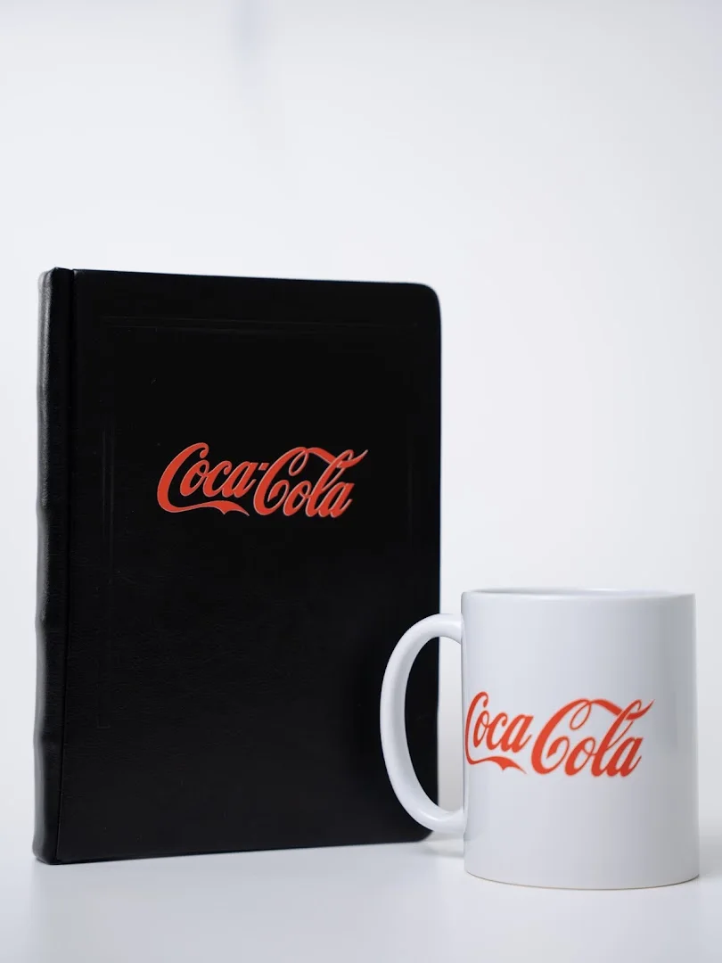 Coca-Cola — кружка и блокнот с фирменной надписью